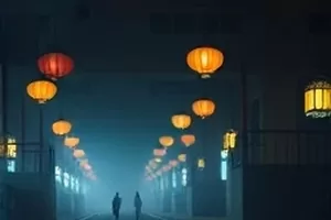 长夜微光封面，夜班护士在断电的旧影院走廊里举着手电